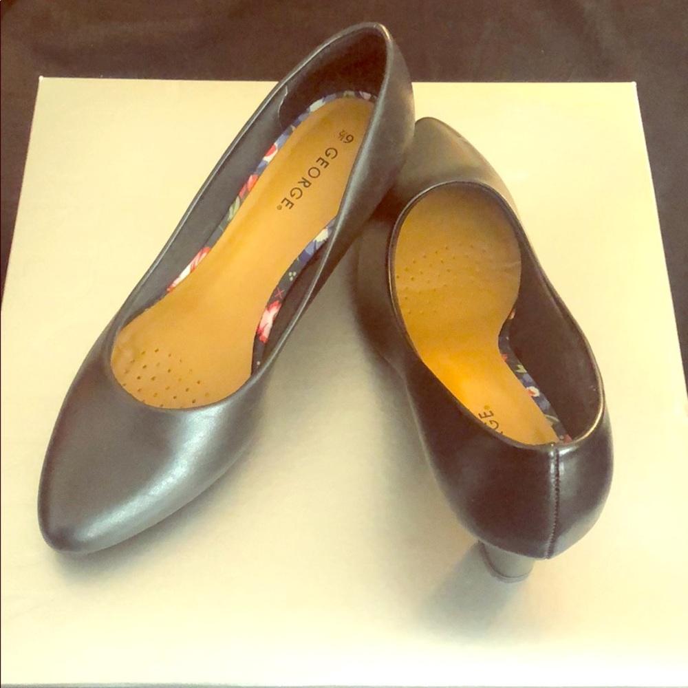 Black Pumps
